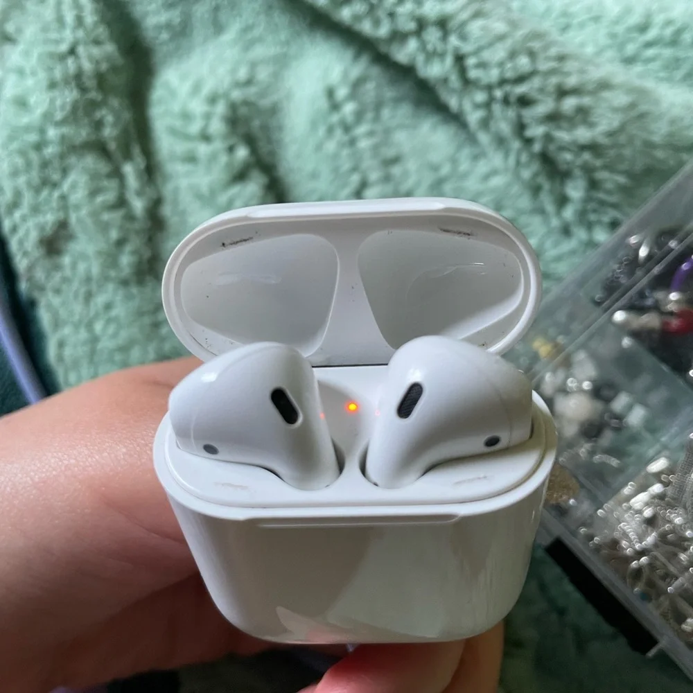 Apple Airpod’s 1st generation